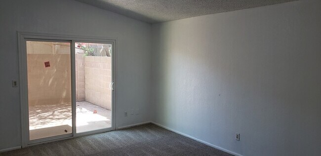 Building Photo - Trails at Scottsdale! Updated patio home with multiple patios