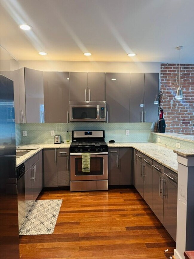 Building Photo - 37 T St NE