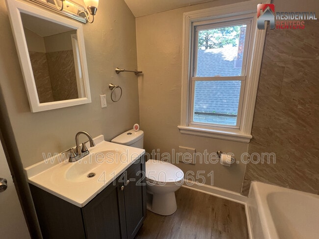 Building Photo - 5426 N 41st St