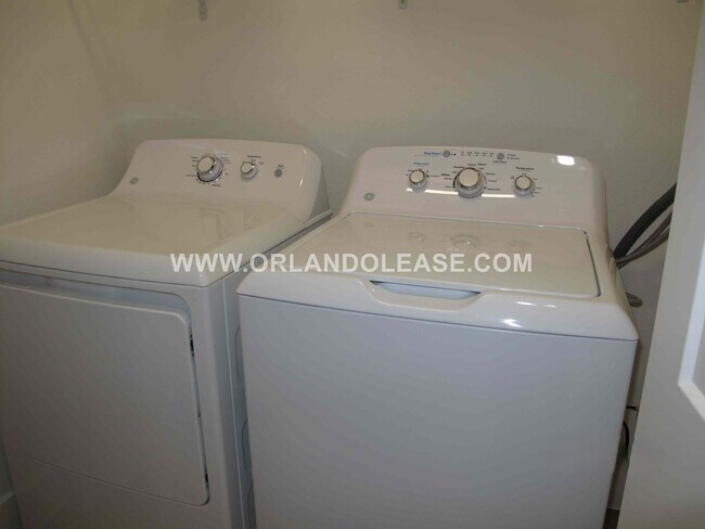 Building Photo - Beautiful 3/3.5 Townhome in the SODO area of Orlando