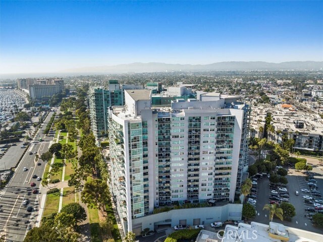 Building Photo - 13600 Marina Pointe Dr