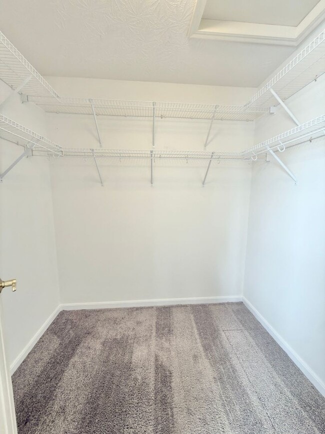 Building Photo - 3-bedroom, 2-bathroom home located in Cincinnati offering a functional layout and practical ameni...