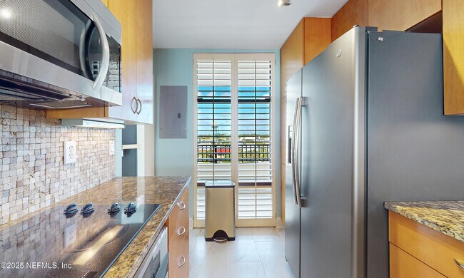 Building Photo - 2100 Ocean Dr S