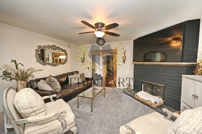 Building Photo - 360 E Terrace Ave