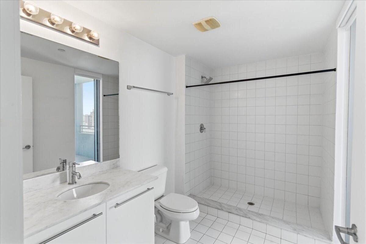 Building Photo - 888 Biscayne Blvd