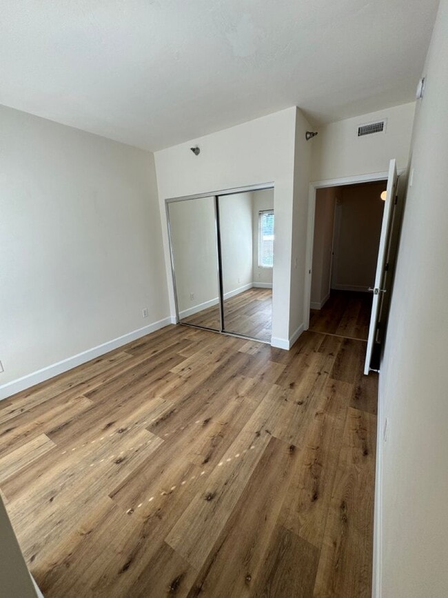 Building Photo - Amazing 4 Bedroom 2 Bath Condo in the heart of North Park!