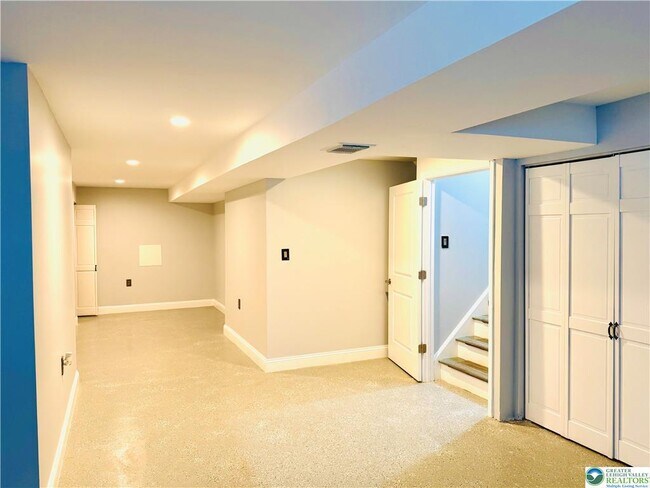 Building Photo - 6945 Hunt Dr