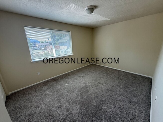 Building Photo - 270 S 41st Pl