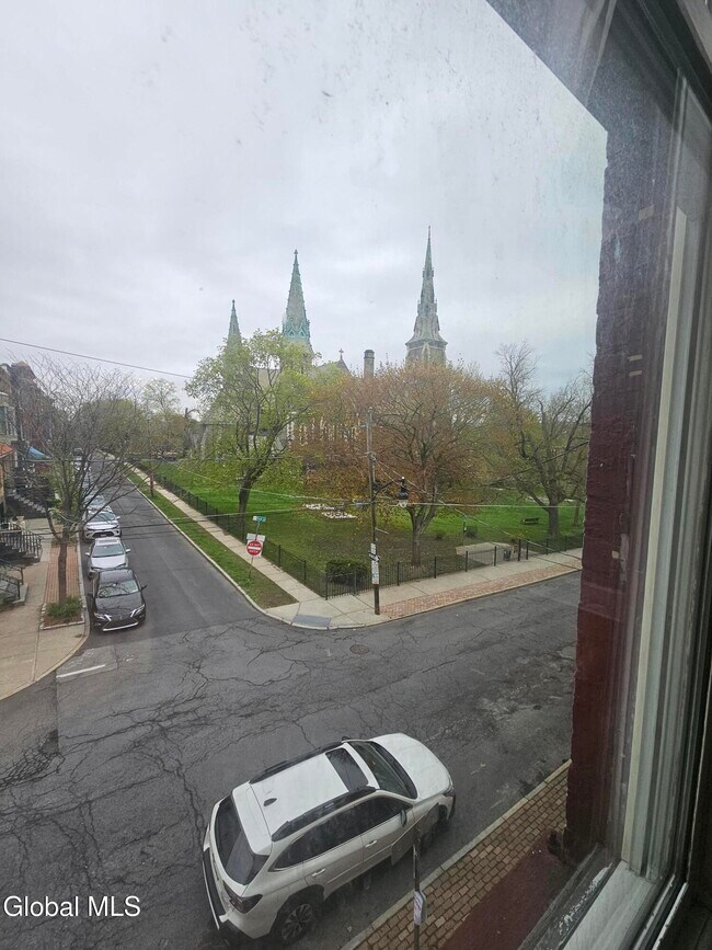 Building Photo - 32 1st St