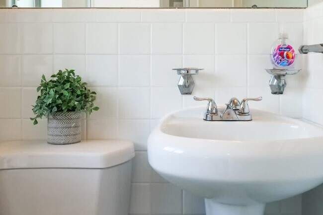 Building Photo - 3582 Silsby Rd