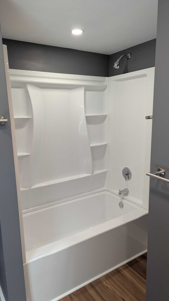 Building Photo - 812 E 3rd St