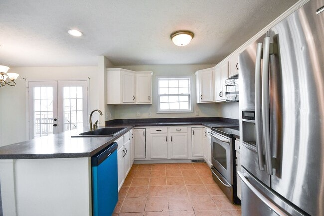 Building Photo - Pet Friendly Three Bedroom with Bonus!