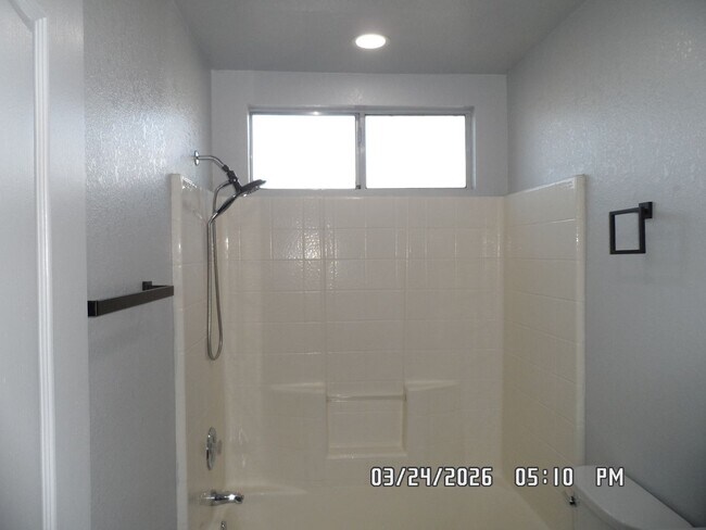 Building Photo - 3 Bedrooms, 2 Bathrooms, approx. 1112 sq. ft., 2 Car Garage, Solar Panels, Internet Included. Cos...