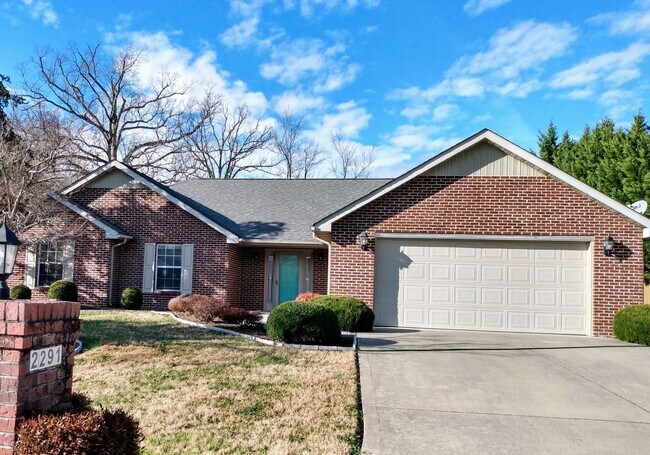 Building Photo - Maryville 37803 - COMING SOON! 3 bedroom, 2 bath, split floor plan home with a 2-car garage - Cal...