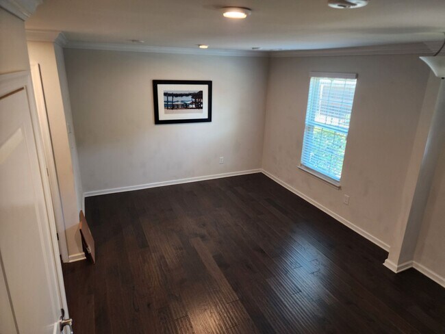 Building Photo - Plaza Midwood Townhome