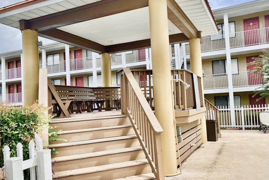 Building Photo - 253 Hayden Rd