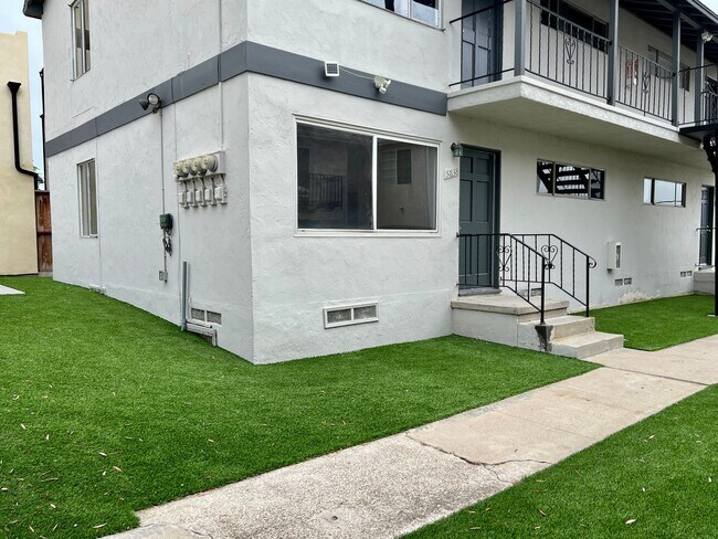 Building Photo - 2BD 1BA Apt Next to USD - Spacious Downstairs Unit, Pet Friendly, 1 Parking Space, No Carpet