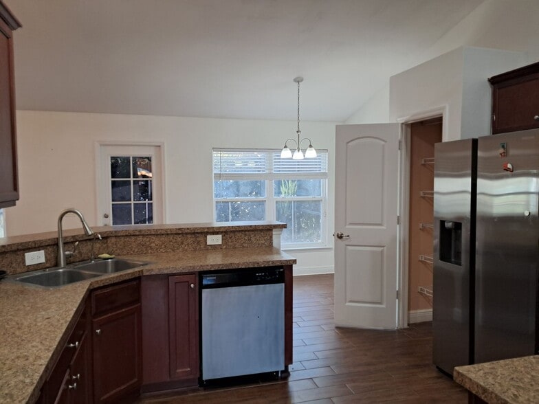 Building Photo - Beautiful 3 Bedroom +Den Pool Home for Rent!!!