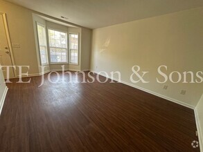 Building Photo - Beautiful Townhome in Central Location