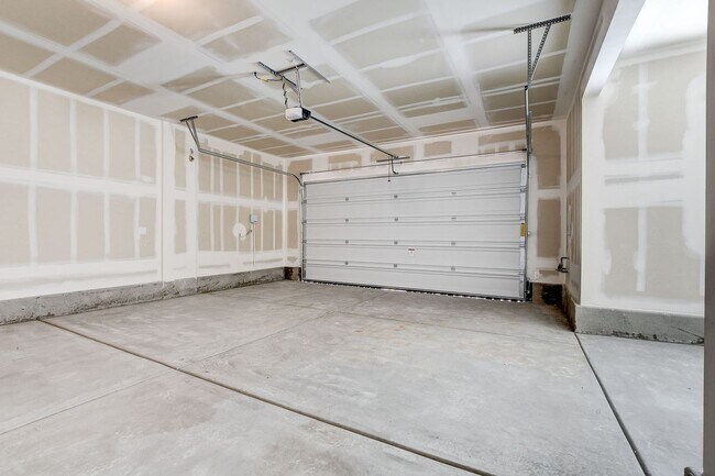 Building Photo - Single Story 3 Bedroom Home in Henderson!