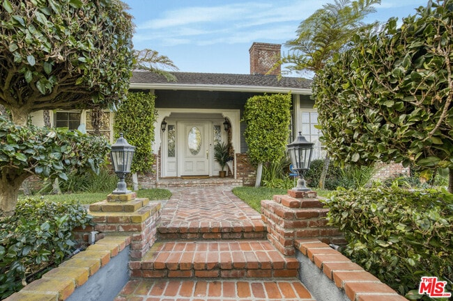 Building Photo - 3690 Crownridge Dr