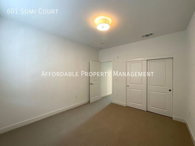 Building Photo - 601 Somi Ct