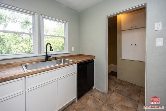 Building Photo - Lovely Ranch Home