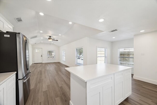 Building Photo - 505 Malone St