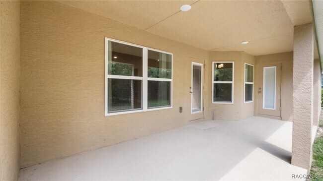 Building Photo - 23 Lone Pine St