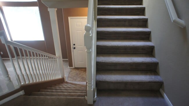 Building Photo - Beautifully designed 2Bed/2Bath/2Car Townhome located in Summerlin