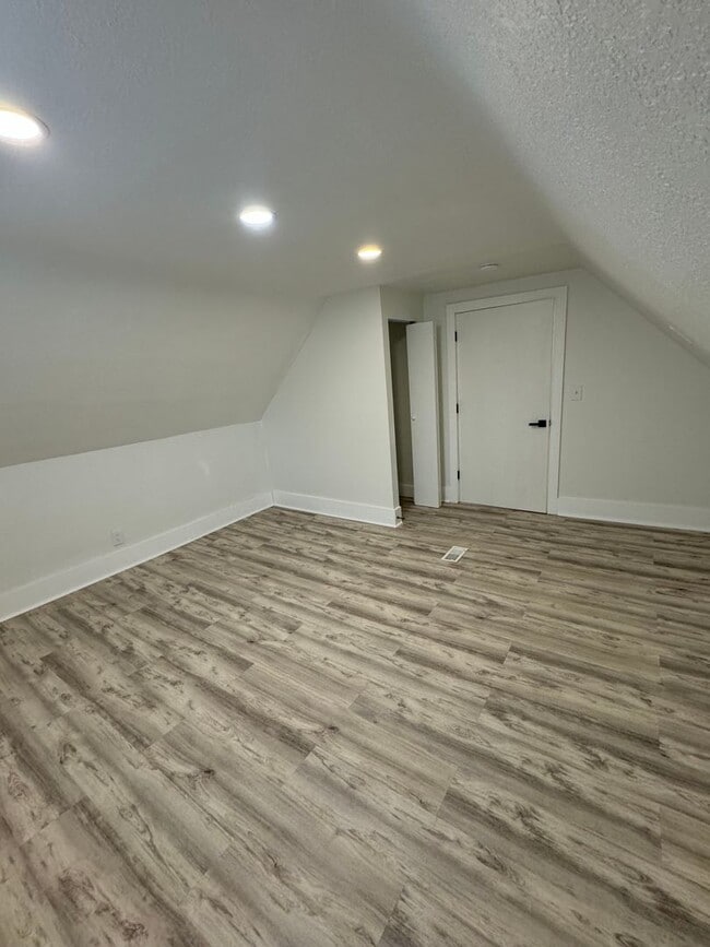 Building Photo - Discover Your Dream Home in Historic Brewers Hill!