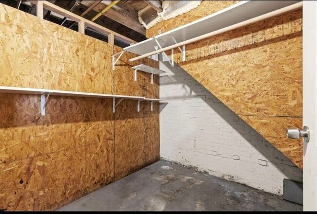 Building Photo - 171 Brooks St