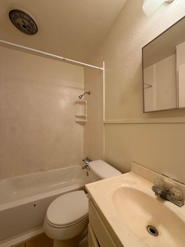 Building Photo - 5043 Inwood Dr