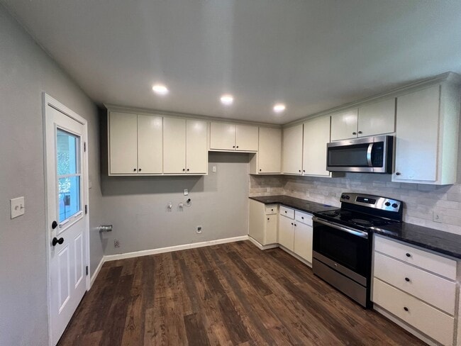 Building Photo - 2 bedroom country home in Escalon!