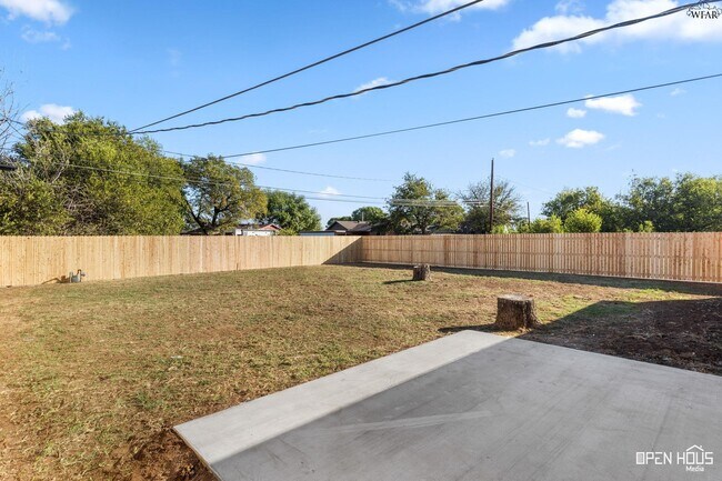 Building Photo - 1218 Glendora Dr