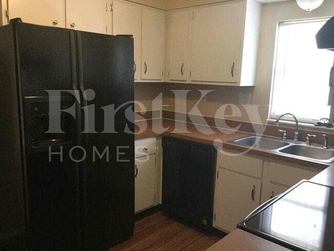 Building Photo - 805 Westmead Dr