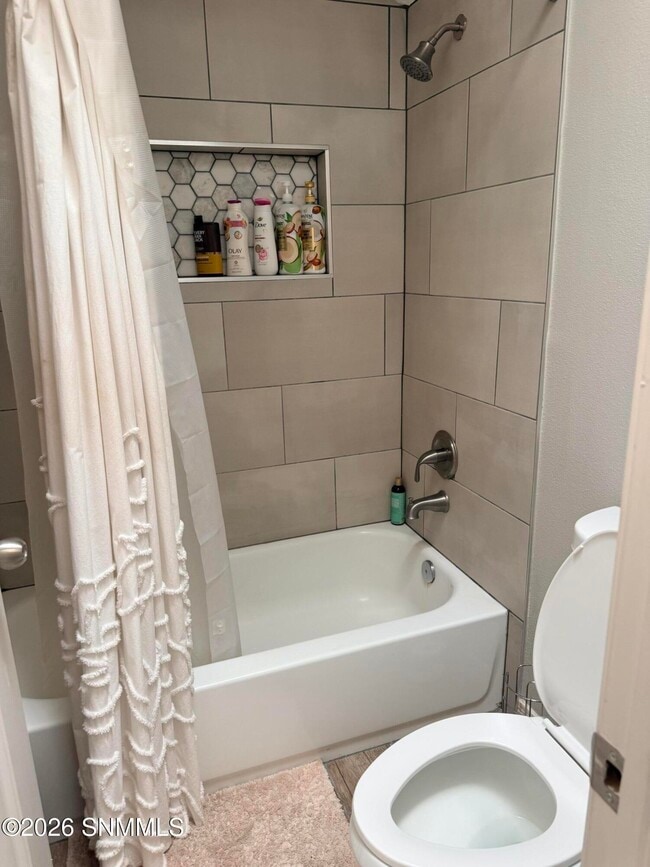 Building Photo - 548 La Entrada Cir