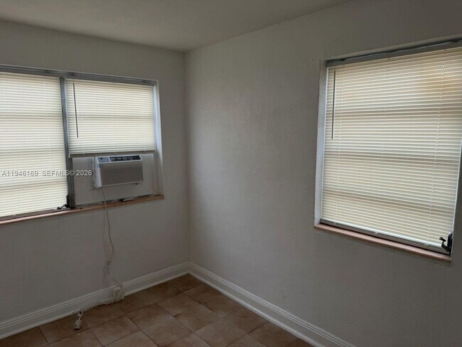 Building Photo - 219 SW 21st Ave