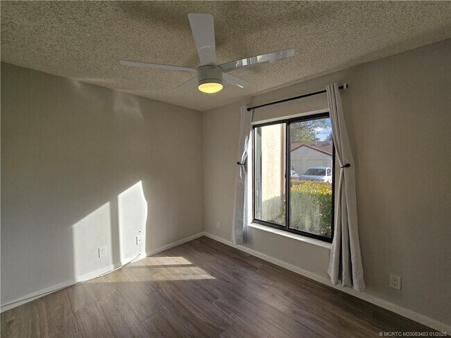 Building Photo - 2114 SW Silver Pine Way