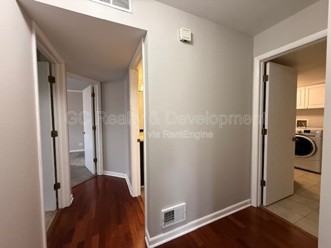 Building Photo - 2131 Aberdeen Ct