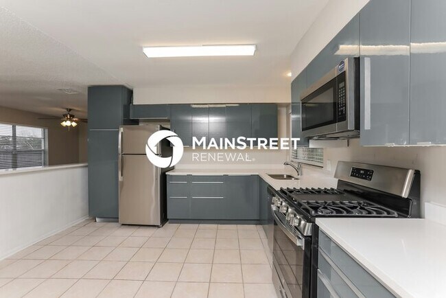 Building Photo - 3 Bedroom Pet-Friendly Home in CASSELBERRY, FL with Main Street Renewal