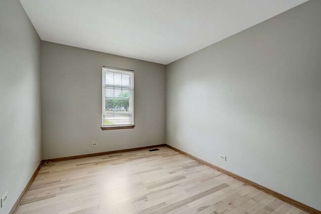 Building Photo - 30 Peach tree Ln