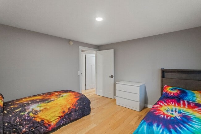 Building Photo - Spectacular View - 3bd/2ba - Custom Remodel - Group and Pet Friendly