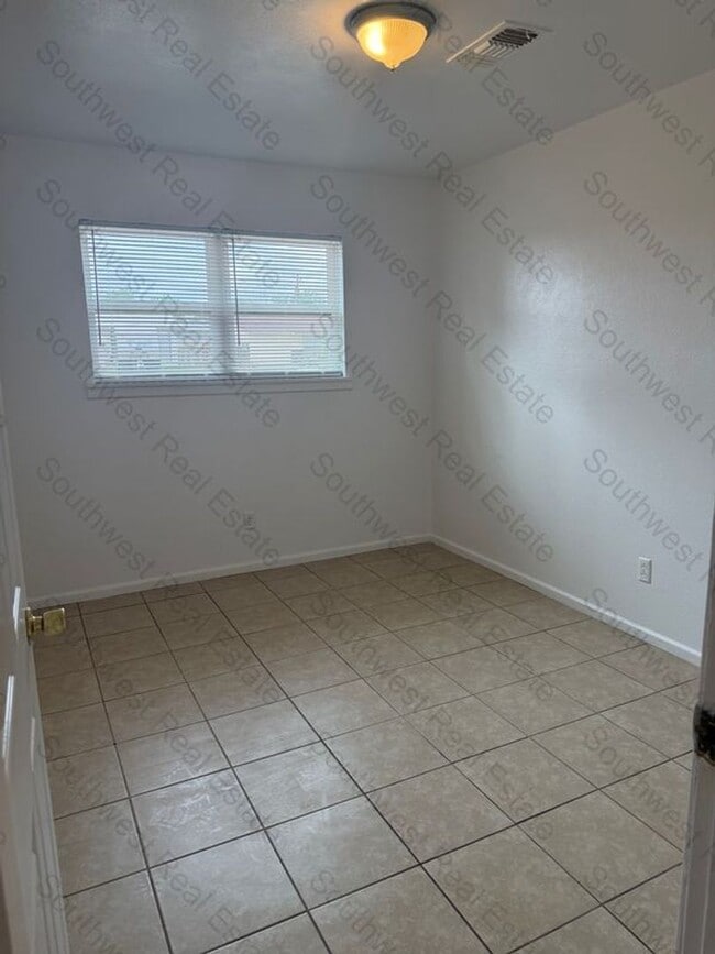 Building Photo - Cute 3 bedroom 1 bath home.