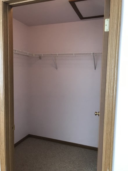 Building Photo - 305 S 1st St