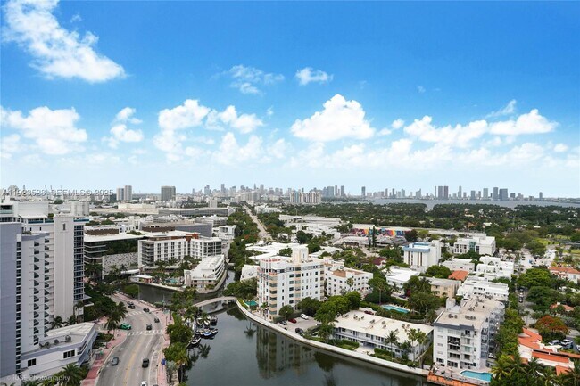 Building Photo - 2555 Collins Ave