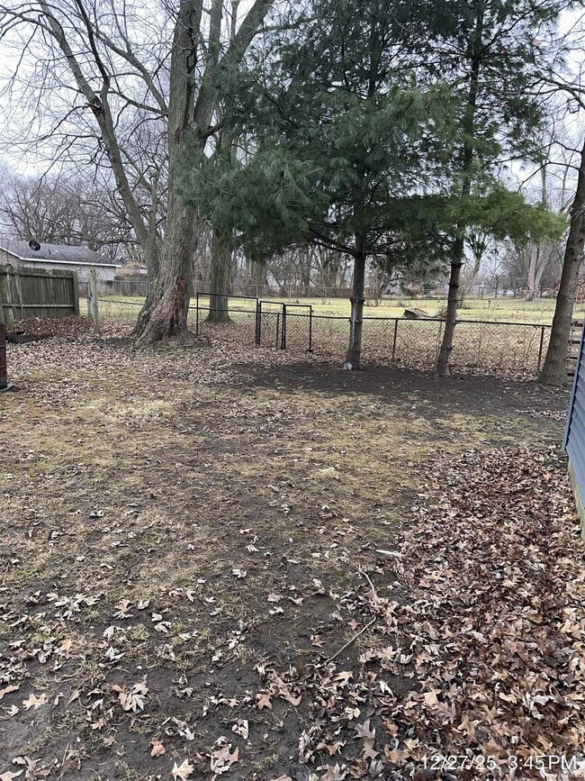 Building Photo - 1009 E Spraker St