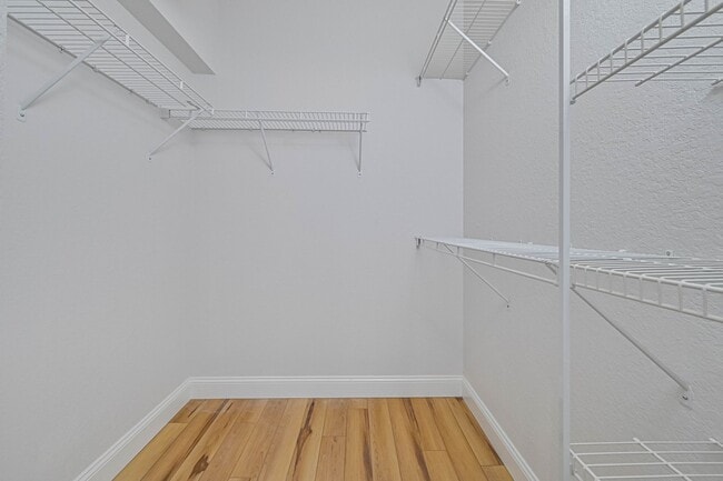 Building Photo - ** 2Bed / 2Bath - Beautiful Condo in Bonit...
