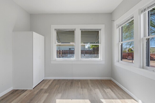 Building Photo - 420 E Speedway Blvd