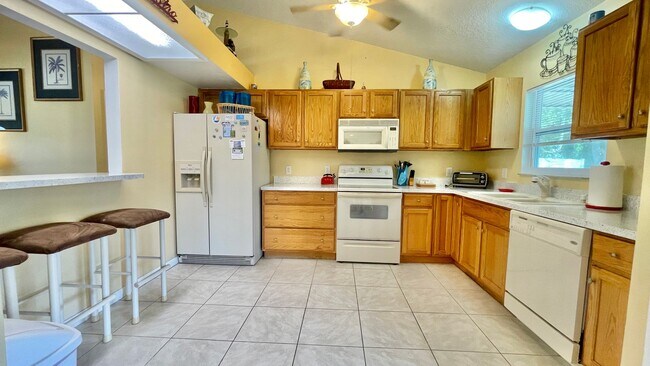 Building Photo - Available monthly Rental SEP 2025 in heart of Sebastian